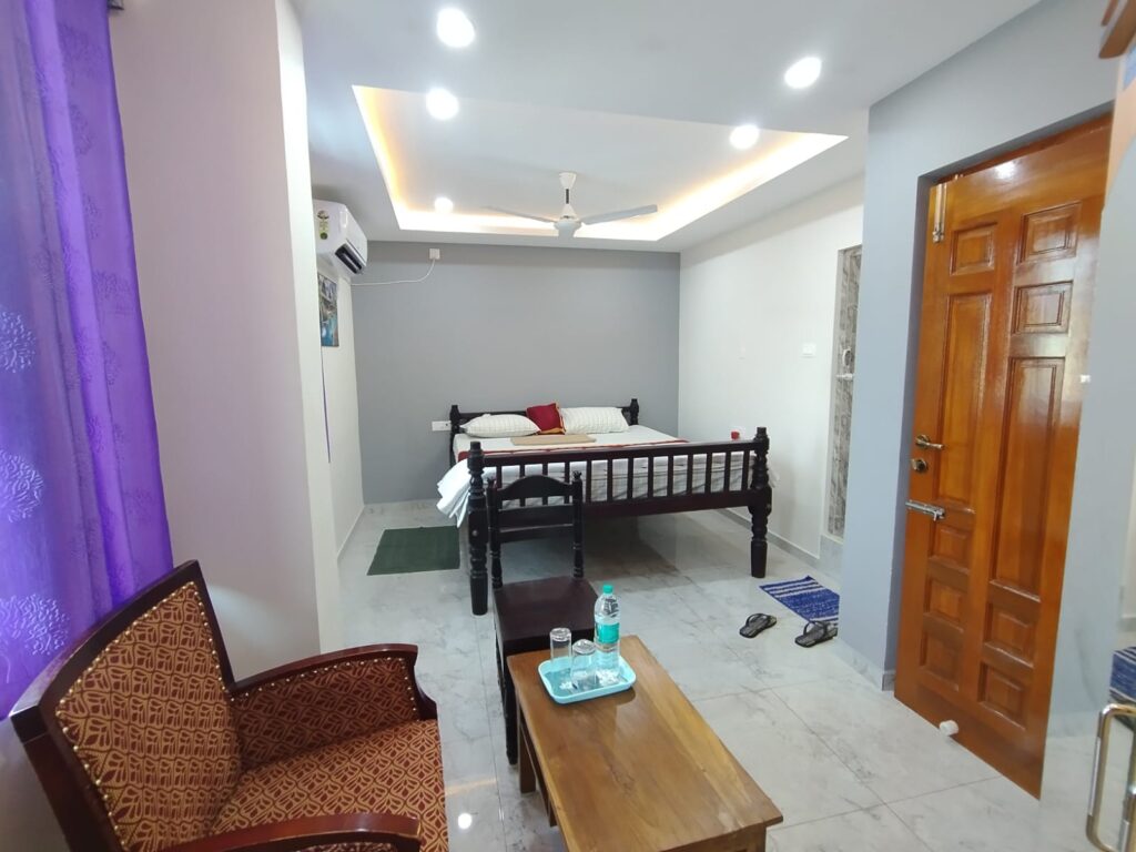Deluxe room interior for comfortable stay in Pondicherry